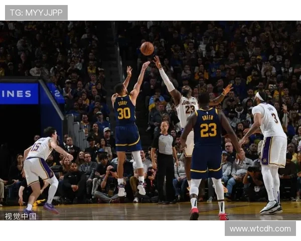 NBA赛季激战再起 湖人勇士强强对决 詹姆斯与库里谁能率队走得更远